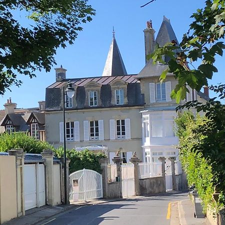 Dday Aviators Le Manoir Hotel Arromanches-les-Bains Exterior foto