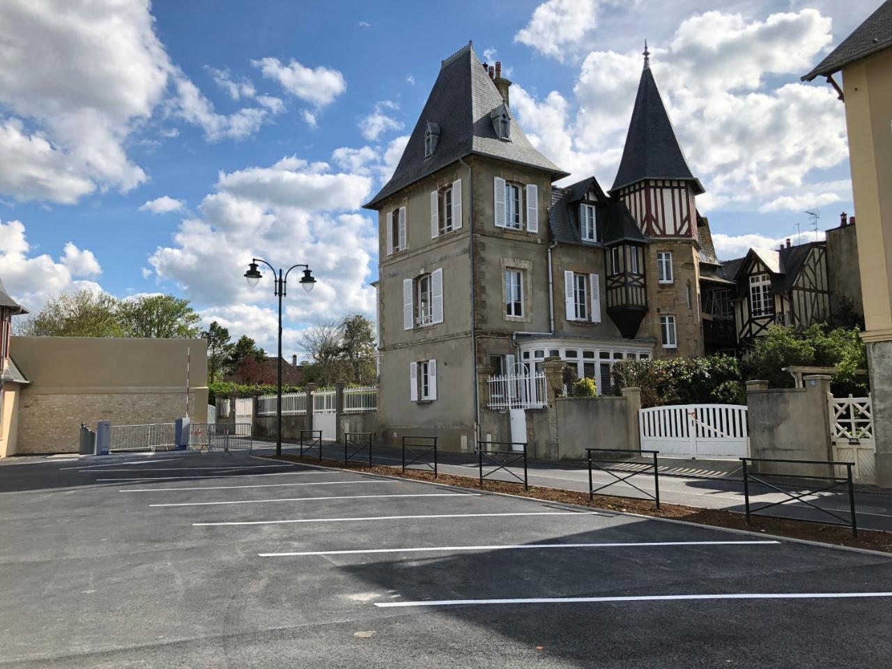 Dday Aviators Le Manoir Hotel Arromanches-les-Bains Exterior foto