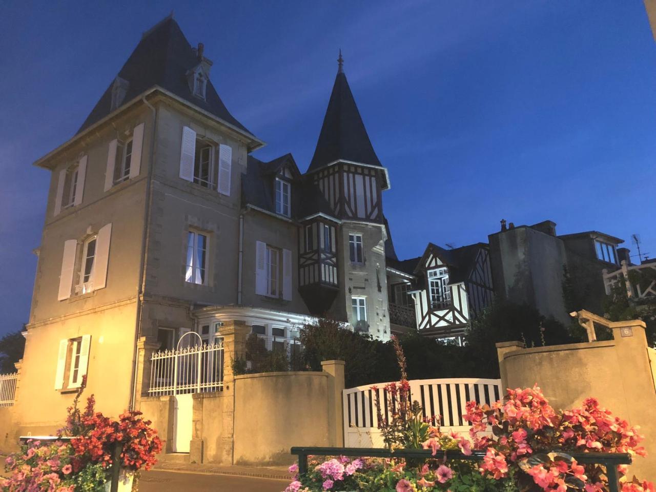 Dday Aviators Le Manoir Hotel Arromanches-les-Bains Exterior foto